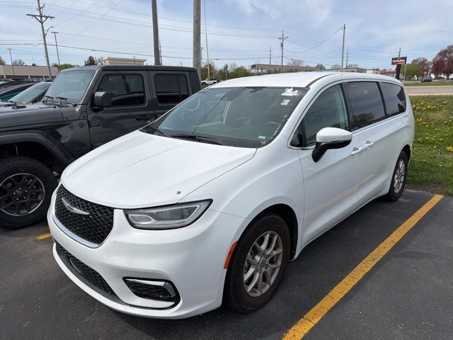 2023 Chrysler Pacifica Touring L's photo