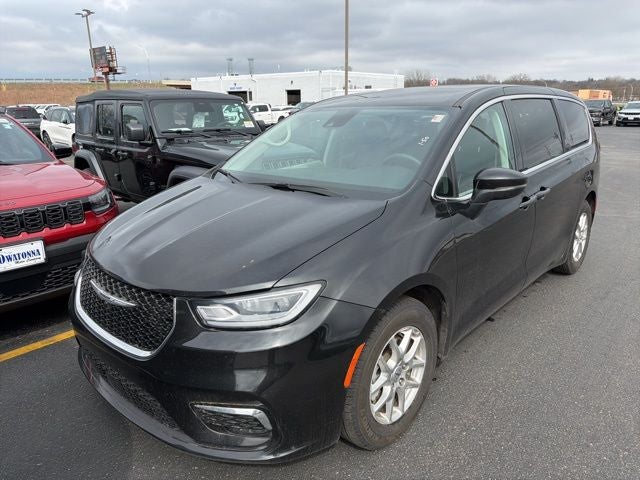2023 Chrysler Pacifica Touring L's photo