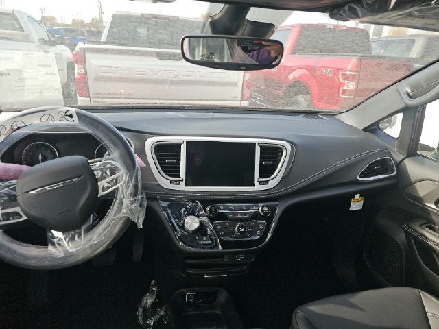 2027 Chrysler Pacifica Select 27L