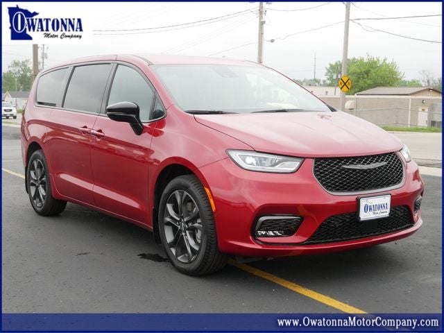2026 Chrysler Pacifica Select AWD's photo