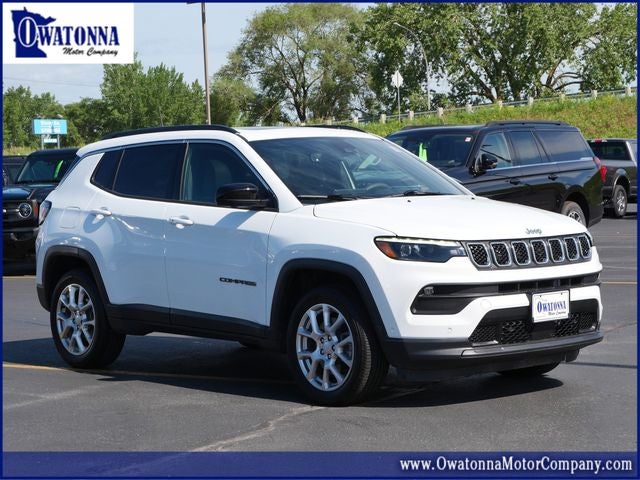 2023 Jeep Compass Latitude Lux 4X4's photo