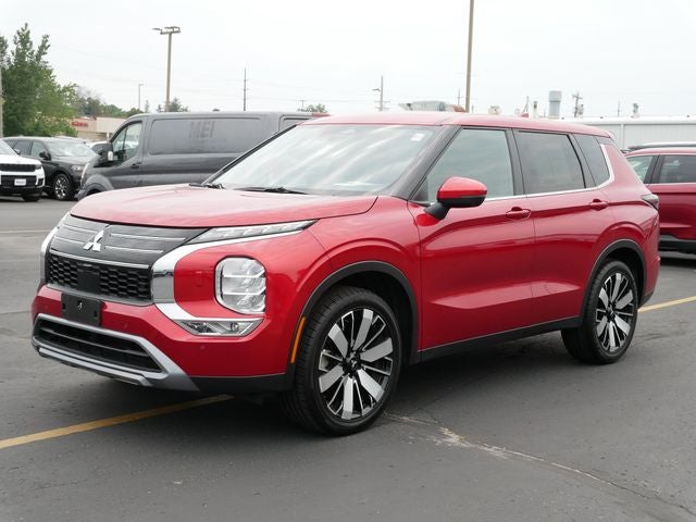 Used 2025 Mitsubishi Outlander SE with VIN JA4J4VA8XSZ015270 for sale in Owatonna, Minnesota