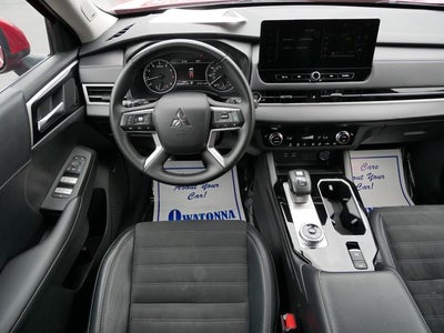 2025 Mitsubishi Outlander SE